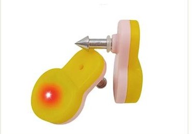 Temperature sensing ear tag