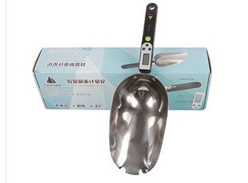 Electronic feed scoop