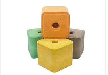 Mineral salt brick